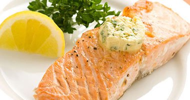 أسس عظام طفلك بالبقدونس والملوخية والسردين والسلمون