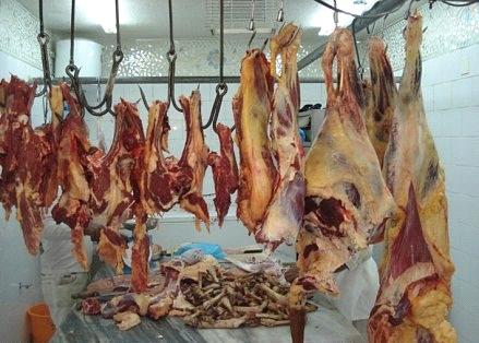 اتلاف أربعة أطنان من اللحوم الفاسدة في الرصيفة