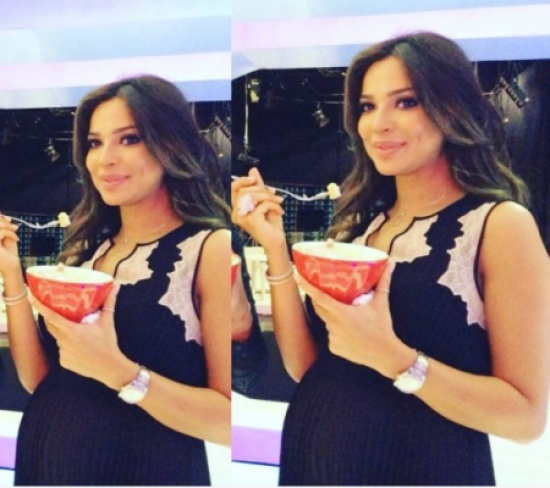 نادين نجيم وسلفي بسروال ممزق – بالصورة نادين نجيم وسلفي بسروال ممزق – بالصورة