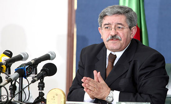 2000 عضو بحزب أويحيى يعلنون استقالتهم وينضمون للحراك الشعبي