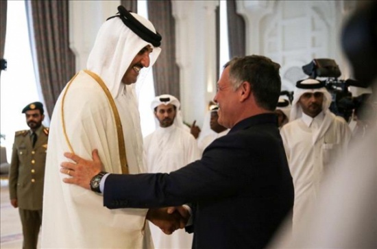 الملك وأمير قطر يبحثان العلاقات الثنائية الملك وأمير قطر يبحثان العلاقات الثنائية