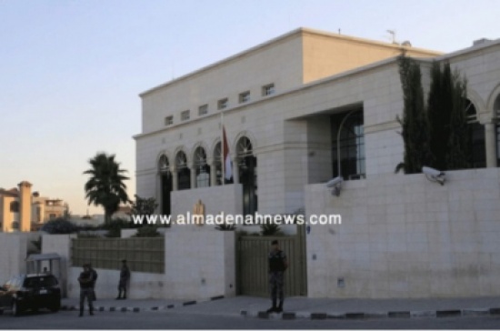 عمان : الإخوان يصلون العيد أمام سفارة مصر دعما لمرسي