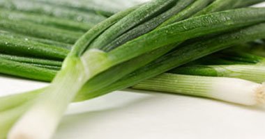 البصل مصدر للسعادة ويحمي من هشاشة العظام