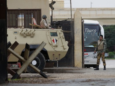 استمرار فتح معبر رفح لليوم الثاني لدخول العالقين في مصر إلى غزة استمرار فتح معبر رفح لليوم الثاني لدخول العالقين في مصر إلى غزة