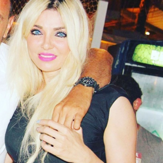 بالصورة: ميريام كلينك تأكل عقرب