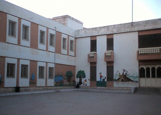 التربية : تحديد 6 مدارس في كل مديرية لاعتمادها مراكز للإيواء