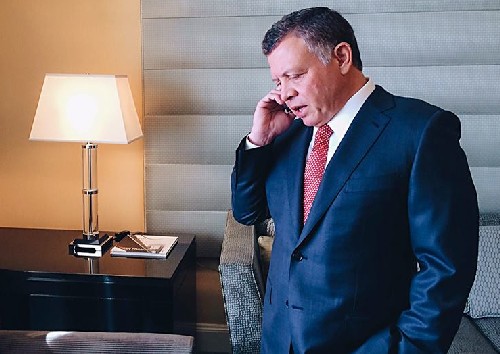 الملك يتلقى اتصالا هاتفيا من ولي ولي العهد السعودي