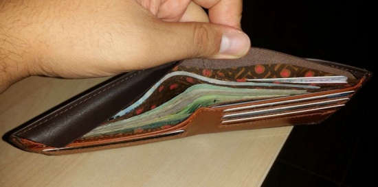أفريقية تدّعي أنها أوروبية توقع بخليجي وتقوم بابتزازه بصور مخلة أفريقية تدّعي أنها أوروبية توقع بخليجي وتقوم بابتزازه بصور مخلة