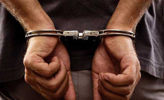 القبض على شخصين سلبا صيدلية في اربد القبض على شخصين سلبا صيدلية في اربد