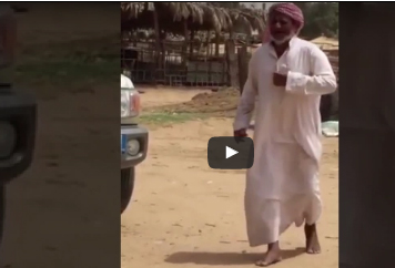 رد فعل مسن شاهد ثعبانا صغيرا