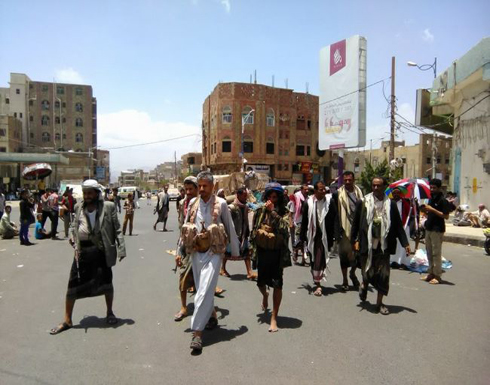 المقاومة الشعبية تسيطر على مواقع للحوثيين في تعز