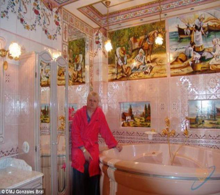 بالصور.. ثري صربي يستعرض إمكاناته على الإنترنت بحثا عن زوجة