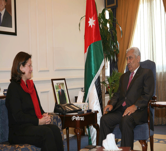 رئيس الوزراء يستقبل وزيرة الاعلام البحرينية