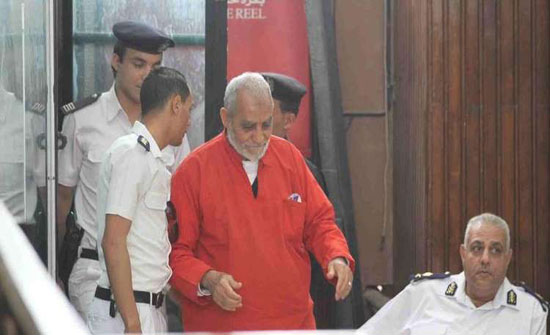 مصر: المؤبد لمرشد الاخوان و64 قياديا