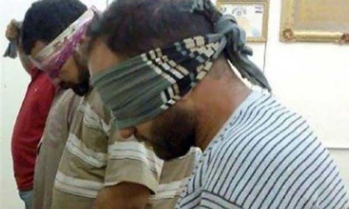 عمان: 4 أشخاص يسرقون سيارات ويبيعونها لأصحابها عمان: 4 أشخاص يسرقون سيارات ويبيعونها لأصحابها