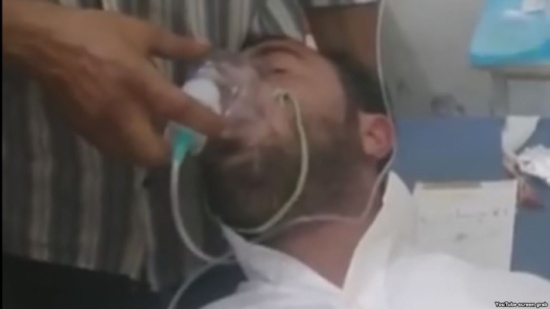 بالفيديو ... أنباء عن تعرض بلدة في إدلب لهجوم بالغاز السام بالفيديو ... أنباء عن تعرض بلدة في إدلب لهجوم بالغاز السام