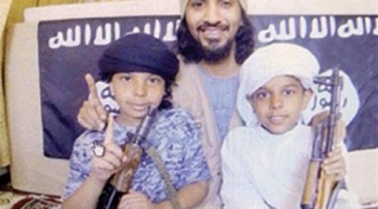 طفلان سعوديان ألحقهما والدهما بـ"داعش" !