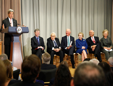 أسلاف كيري يدعون لبقاء بلادهم القوة الدبلوماسية الأولى في العالم