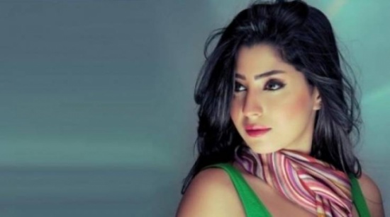 فيديو| آيتن عامر تفاجئ جمهوها بملامح غريبة.. والجمهور: "عمليات تجميل"