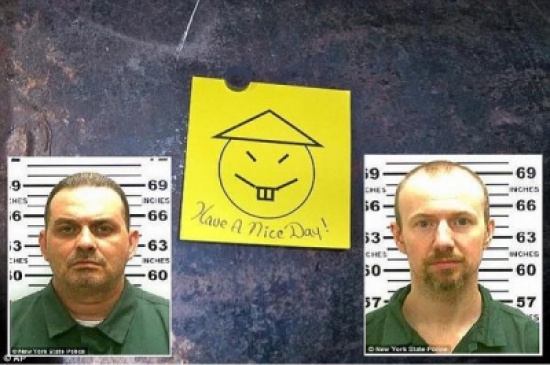 صور: في الحادثة الأولى منذ 150 عاماً.. سجينان أمريكيان يهربان عبر المجاري