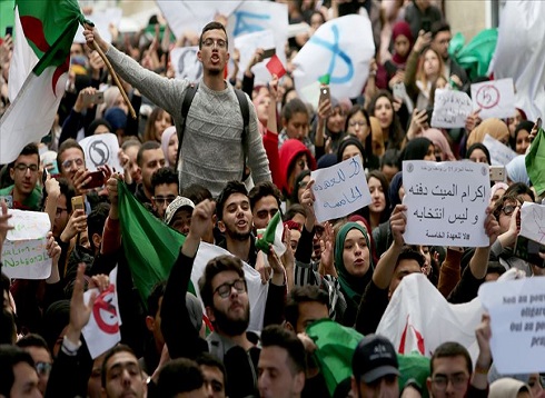للجمعة الثالثة على التوالي.. مظاهرات حاشدة ضد ترشح بوتفليقة للجمعة الثالثة على التوالي.. مظاهرات حاشدة ضد ترشح بوتفليقة
