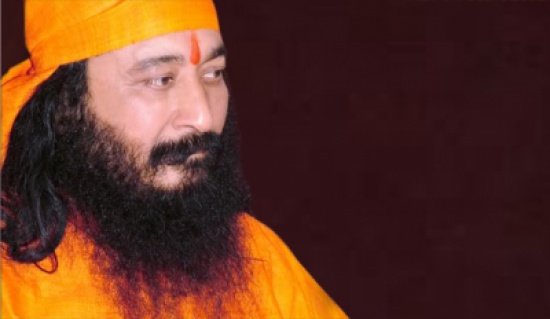 هنود يضعون جثة زعيمهم الروحي بالثلاجة انتظارا لعودته!