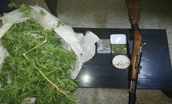 ضبط 7 مطلوبين بقضايا مخدرات في البلقاء.. صور ضبط 7 مطلوبين بقضايا مخدرات في البلقاء.. صور