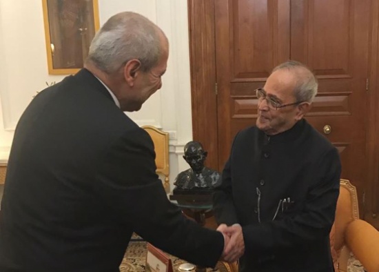 رسالة خطية من الملك إلى الرئيس الهندي ينقلها الدكتور الطراونة