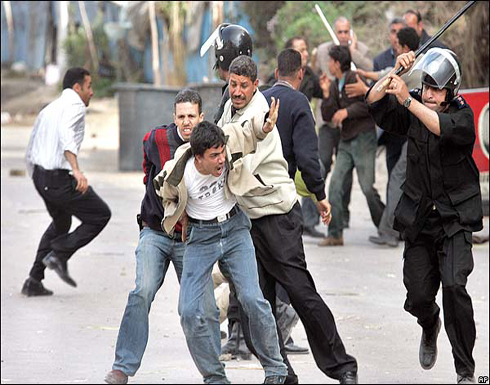 تقرير: حقوق الإنسان في مصر وصلت إلى أدنى مستوياتها تقرير: حقوق الإنسان في مصر وصلت إلى أدنى مستوياتها