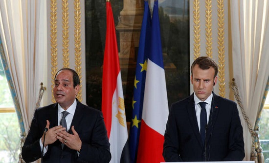 خلل في السماعات يحرج السيسي أمام ماكرون والصحفيين خلل في السماعات يحرج السيسي أمام ماكرون والصحفيين