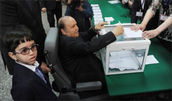 اغلاق صناديق الاقتراع بالجزائر وسط إقبال ضعيف