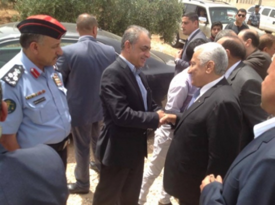 النسور في بيت عزاء الحوراني : الخبر هز الاردن من اقصاه الى اقصاه ( تفاصيل ) النسور في بيت عزاء الحوراني : الخبر هز الاردن من اقصاه الى اقصاه ( تفاصيل )