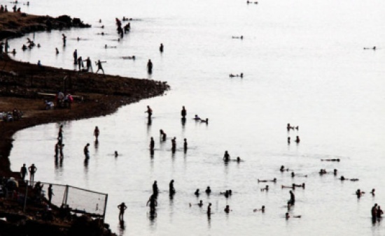 البحر الميت: خطة لإنشاء شاطئ مجاني لذوي الدخل المحدود