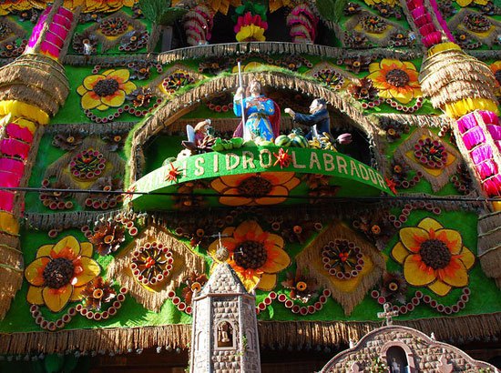 بالصور.. أغرب 10 احتفالات بالفلبين.. أبرزها "رقصة الخصوبة"للمصابين بالعقم