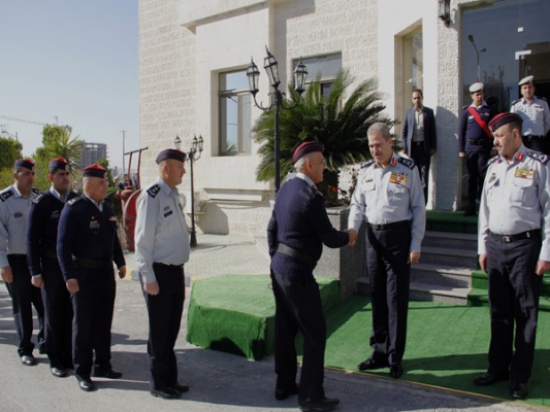 الدفاع المدني يسير بعثة العمرة الخاصة بمرتباته إلى الديار المقدسة