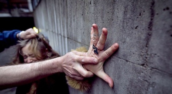 تضامن : 71.3% من الأردنيين يعتقدون بأن الدين لا يبيح وقف عقوبة المغتصب إذا تزوج من الضحية