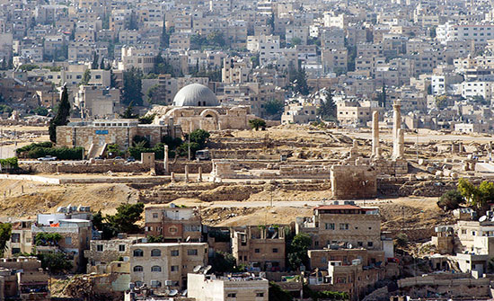 إيكونوميست: يدفع المتعهدون في الاردن ثلث قيمة المشروع رسوما وضرائب إيكونوميست: يدفع المتعهدون في الاردن ثلث قيمة المشروع رسوما وضرائب
