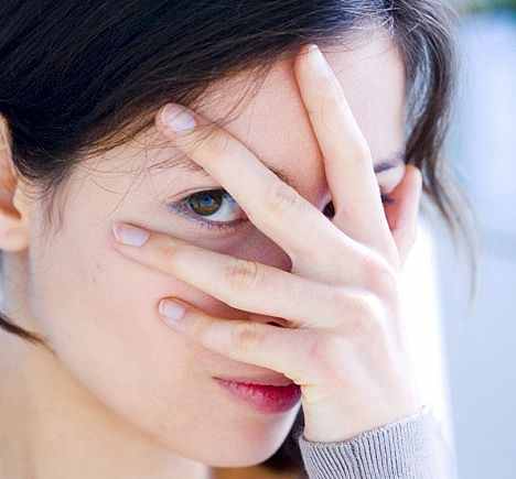 هكذا تتخلص من خجلك نهائيا