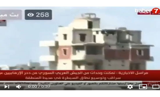 فيديو : شاهد القصف التركي للنظام خلال تصوير قناة الاخبارية في سراقب
