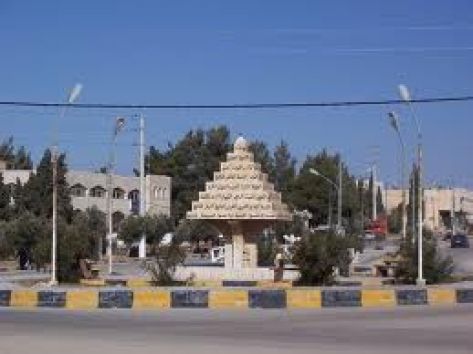 مواطنو المزار الجنوبي يشكون من تباطؤ العمل بأحد الشوارع مواطنو المزار الجنوبي يشكون من تباطؤ العمل بأحد الشوارع