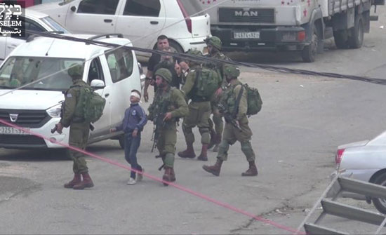 بالفيديو : منظمة إسرائيلية تنشر فيديو لعملية اعتقال جيش الاحتلال لطفل فلسطيني بالفيديو : منظمة إسرائيلية تنشر فيديو لعملية اعتقال جيش الاحتلال لطفل فلسطيني