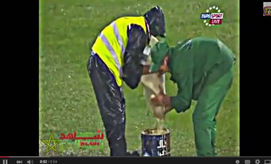 بالفيديو : فضيحة ملعب مولاي عبدالله في المغرب 2014