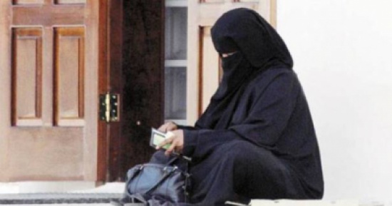 لن تتوقع.. متسولة تمتلك شققًا ومحال تجارية! لن تتوقع.. متسولة تمتلك شققًا ومحال تجارية!