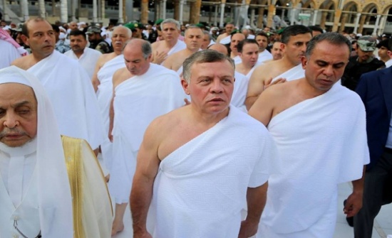بالصور : الملك يؤدي العمرة بالصور : الملك يؤدي العمرة