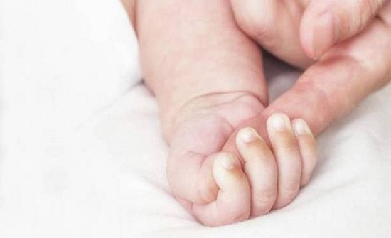 في مصر .. العثور على طفلة تبلغ الـ4 أشهر مذبوحة داخل غرفتها.!