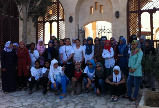 رئيس مجلس الشباب يزور معسكرات الحسين في العقبة