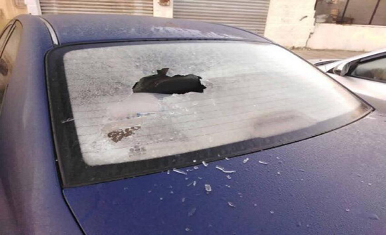 صور : مجهول يحطم زجاج سيارات بعمان لسبب غير معروف صور : مجهول يحطم زجاج سيارات بعمان لسبب غير معروف