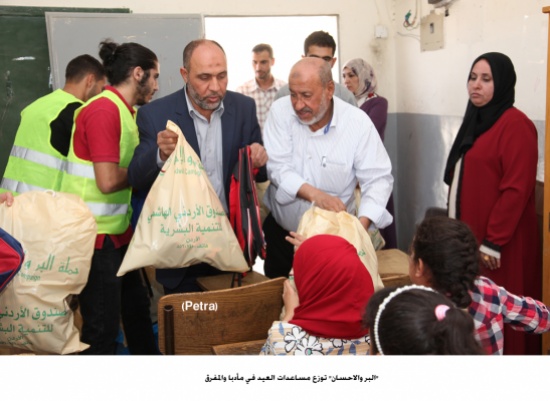 "البر والاحسان" توزع مساعدات العيد في مأدبا والمفرق