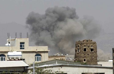 طيران التحالف يواصل قصف مواقع في صنعاء ومقتل سبعة من الحوثيين وقوات صالح في كمين وسط اليمن طيران التحالف يواصل قصف مواقع في صنعاء ومقتل سبعة من الحوثيين وقوات صالح في كمين وسط اليمن
