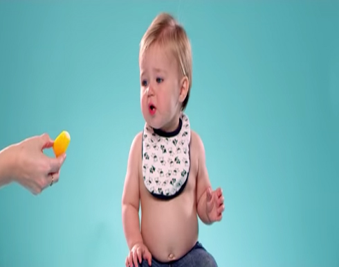 الأطفال والليمون أول مرة ..!!